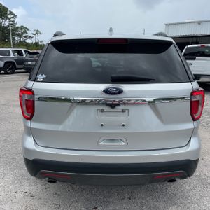 FORD EXPLORER XLT - 7