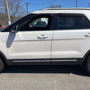 FORD EXPLORER XLT - 4
