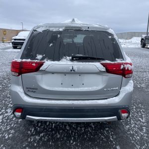 MITSUBISHI OUTLANDER ES - 7