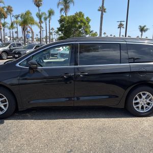 صورة 4 لـ 2022 Chrysler PACIFICA TOURING L