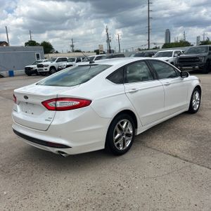 FORD FUSION SE - 8