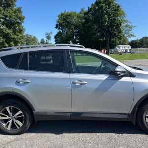 2017 Toyota RAV4 XLE 缩略图 11