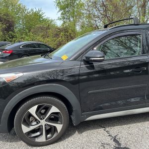 HYUNDAI TUCSON VALUE - 2