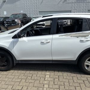 2015 Toyota RAV4 LE 照片 4