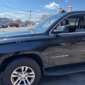 CHEVROLET SUBURBAN LT - 2