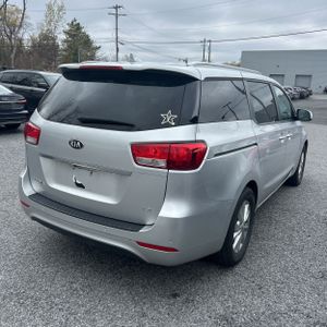 KIA SEDONA LX - 8