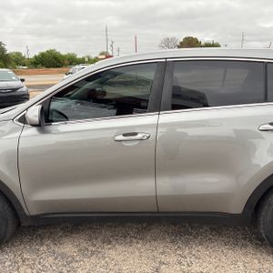 KIA SPORTAGE LX - 4