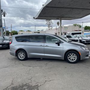 CHRYSLER VOYAGER LX - 10