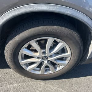 2018 Nissan ROGUE S thumbnail 19