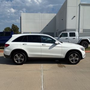 صورة 10 لـ 2017 Mercedes-BENZ GLC