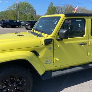 JEEP WRANGLER 4XE UNLIMITED SAHARA 4X4 - 2