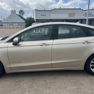 FORD FUSION HYBRID SE - 4
