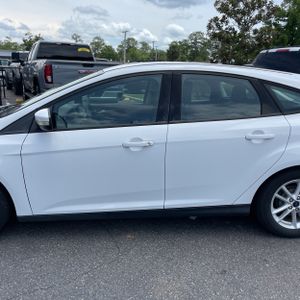 FORD FOCUS SE - 4