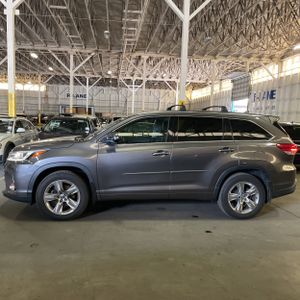 2018 Toyota HIGHLANDER LIMITED photo 3