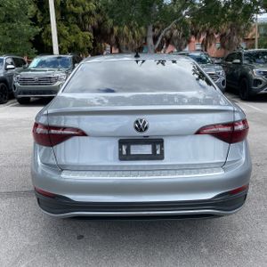 VOLKSWAGEN JETTA SE - 7