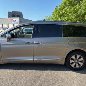 CHRYSLER PACIFICA HYBRID LIMITED - 4