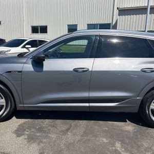 AUDI E-TRON QUATTRO PRESTIGE - 4