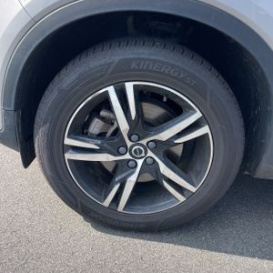 2023 Volvo XC40 CORE — миниатюра 17