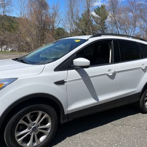 FORD ESCAPE SE - 2