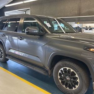 صورة مصغرة 13 لـ 2026 Toyota SEQUOIA SR5