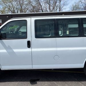 CHEVROLET EXPRESS 2500 - 4