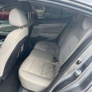 2018 Hyundai ELANTRA SEL — миниатюра 32