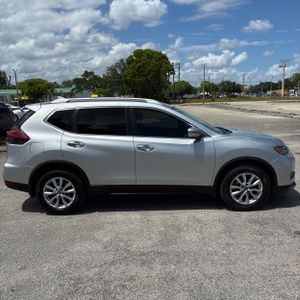 NISSAN ROGUE SV - 10