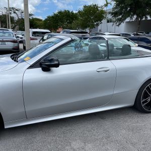 MERCEDES-BENZ E-CLASS - 4