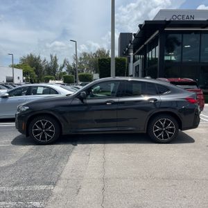 صورة 3 لـ 2025 BMW X4 XDRIVE30I