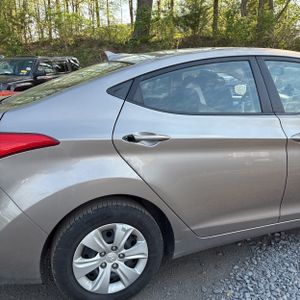 HYUNDAI ELANTRA GLS - 9