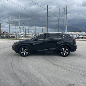 Lexus NX 300 Base - 3