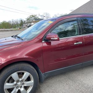 CHEVROLET TRAVERSE LT - 2
