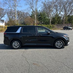 KIA CARNIVAL LX - 10