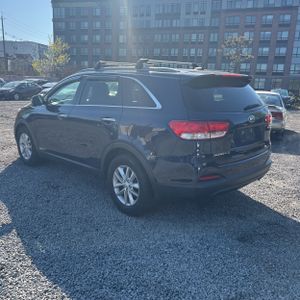 KIA SORENTO LX V6 - 5