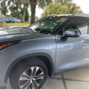 2022 Toyota HIGHLANDER XLE photo 2