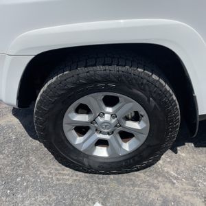2014 Toyota 4RUNNER SR5 thumbnail 17
