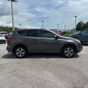 صورة 10 لـ 2015 Toyota RAV4 XLE