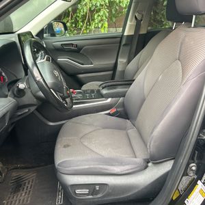 2022 Toyota HIGHLANDER LE 缩略图 31