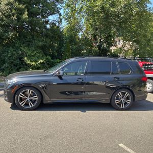 صورة 3 لـ 2021 BMW X7 M50I