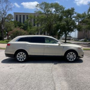 صورة 10 لـ 2014 Lincoln MKT BASE