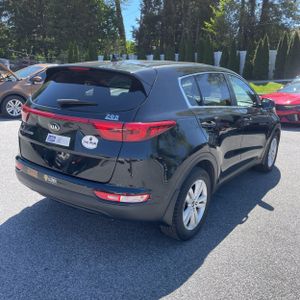 KIA SPORTAGE LX - 8