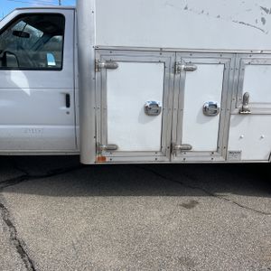 FORD E-350 CUTAWAY - 4