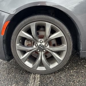 2015 Chrysler 200 S — миниатюра 17