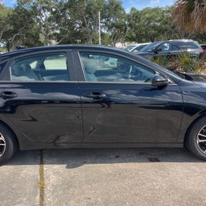 2023 KIA FORTE LXS thumbnail 11