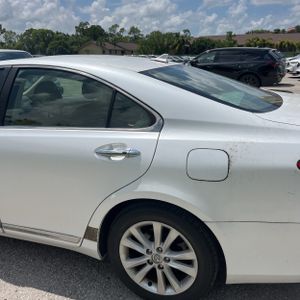 صورة 6 لـ 2011 Lexus ES 350 BASE