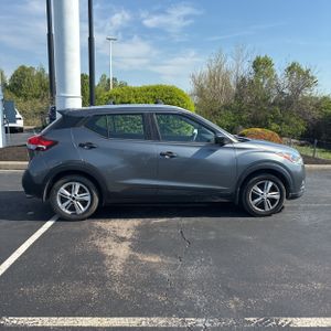NISSAN KICKS S - 10
