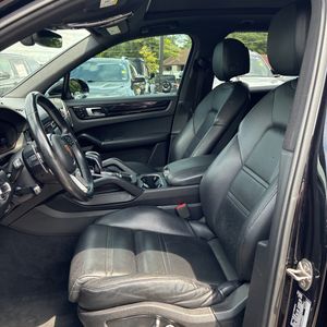 صورة مصغرة 31 لـ 2019 Porsche CAYENNE BASE