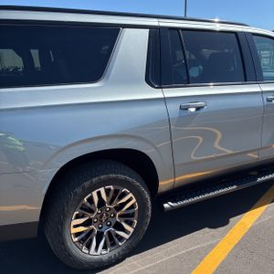 CHEVROLET SUBURBAN - 9