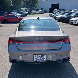 2023 Hyundai ELANTRA LIMITED 照片 7