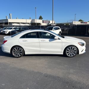 MERCEDES-BENZ CLA - 10